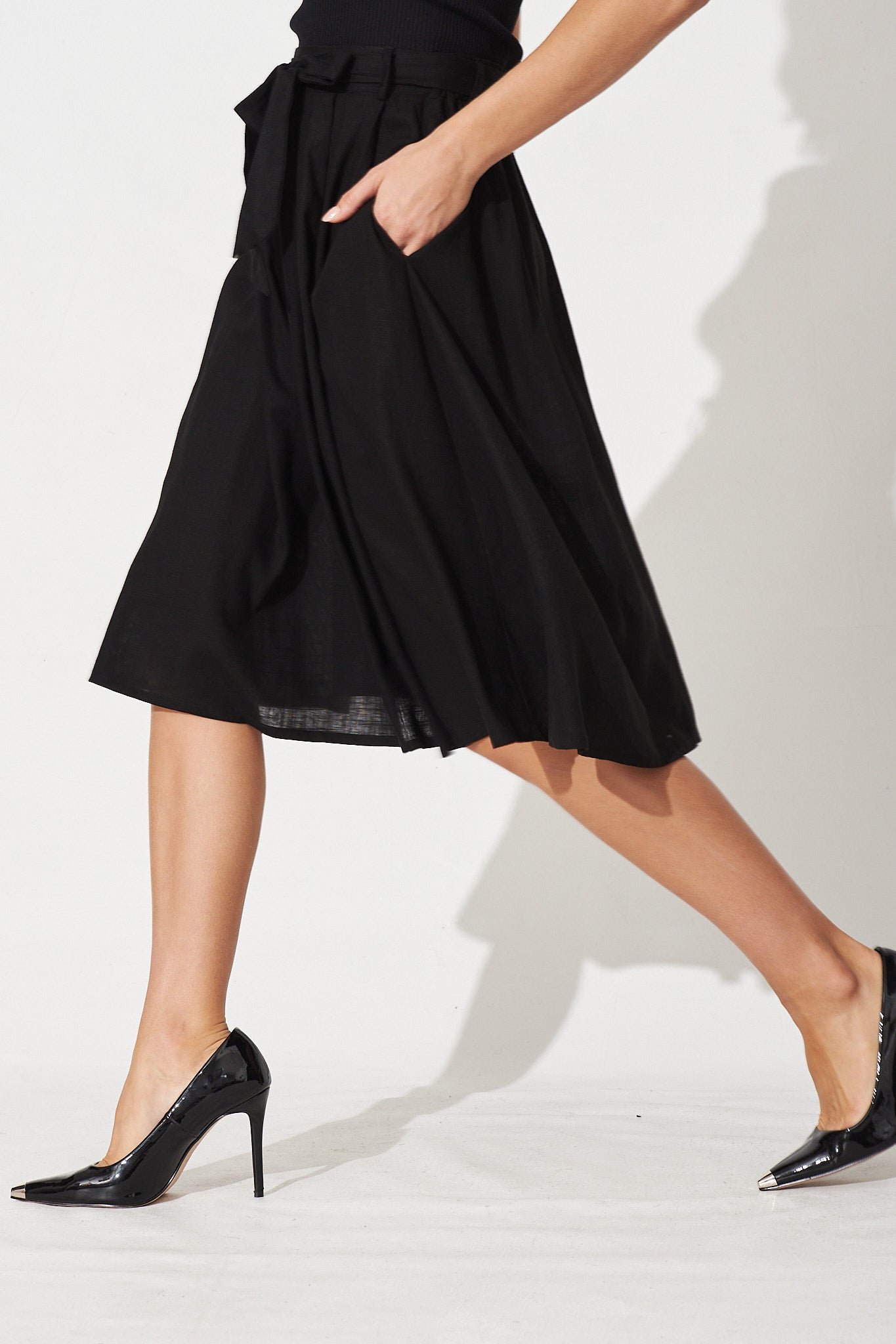 Midi Skirt In Black Linen - Image 5