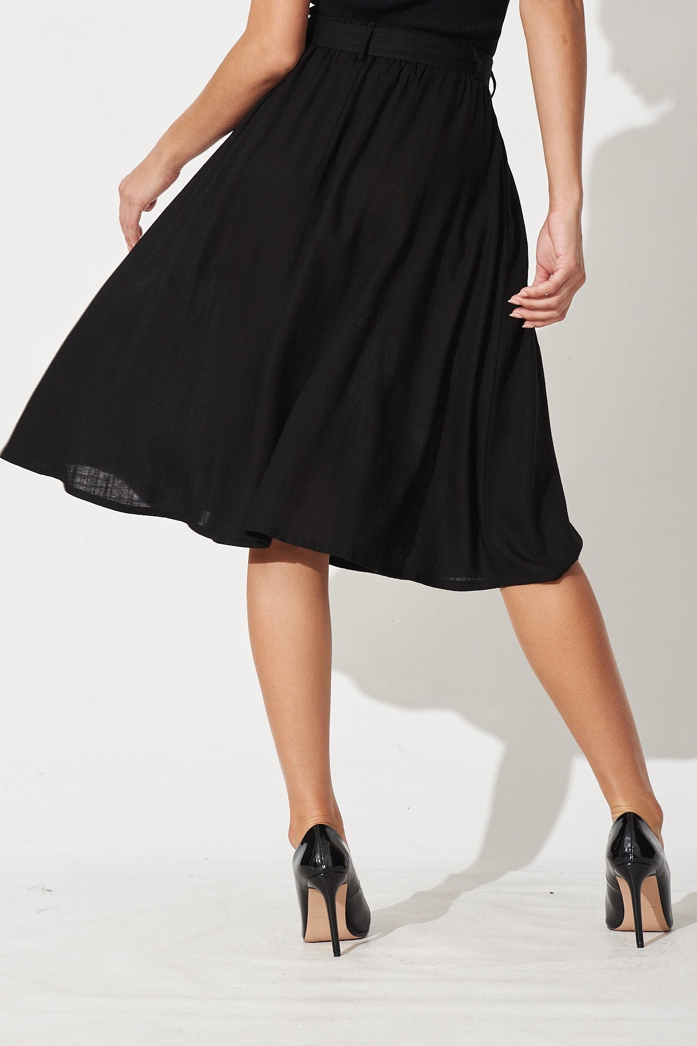 Midi Skirt In Black Linen - Image 6