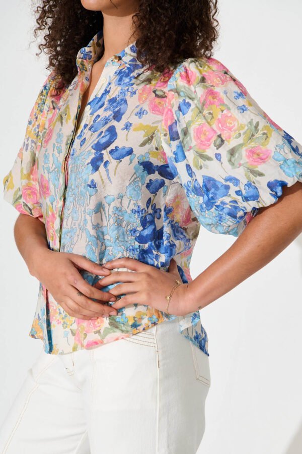 Shirt In Vintage Floral Print - Image 5
