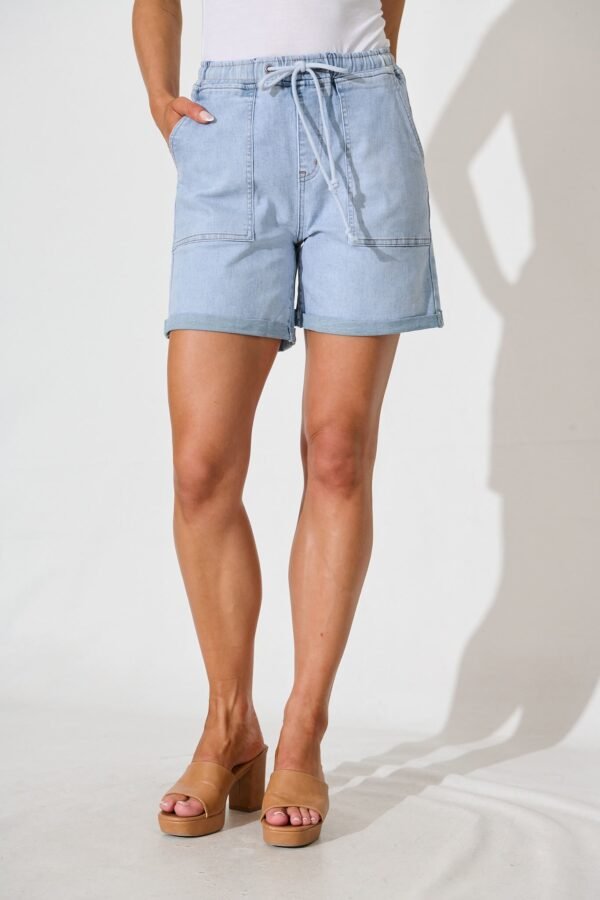 Short in Light Blue Denim