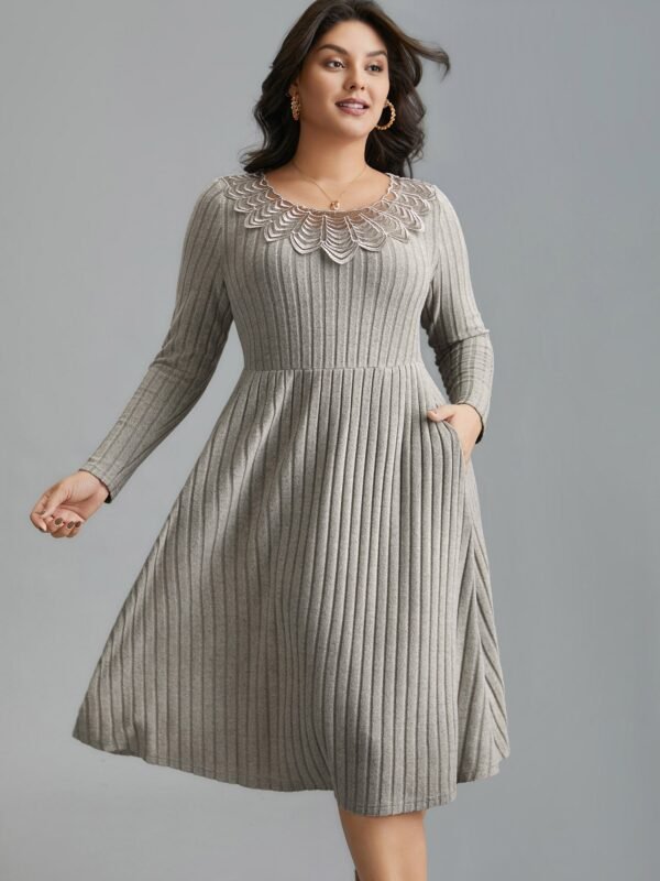 Lace Neck Patchwork Ribbed Knit Dress - Image 2