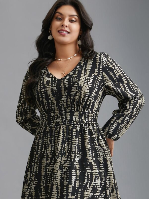 V-Neck Color Contrast Ruched Dress - Image 3