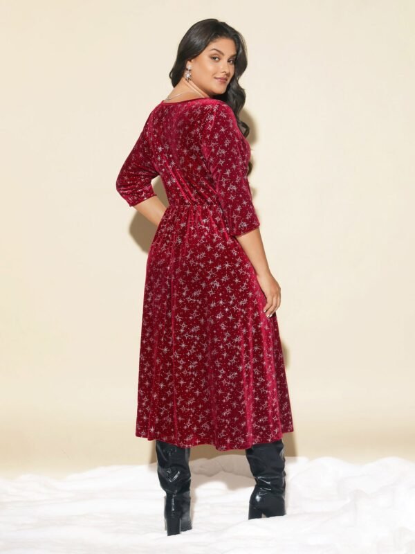 Gold Embossed Velvet Sweetheart Neckline Midi Dress - Image 4
