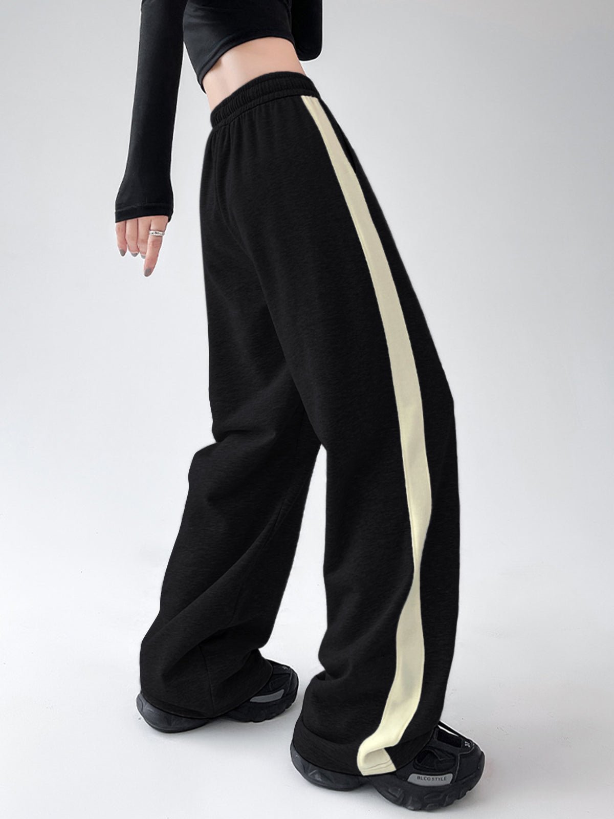 Drawstring Contrast Trim Wide Leg Sweatpants - Image 4