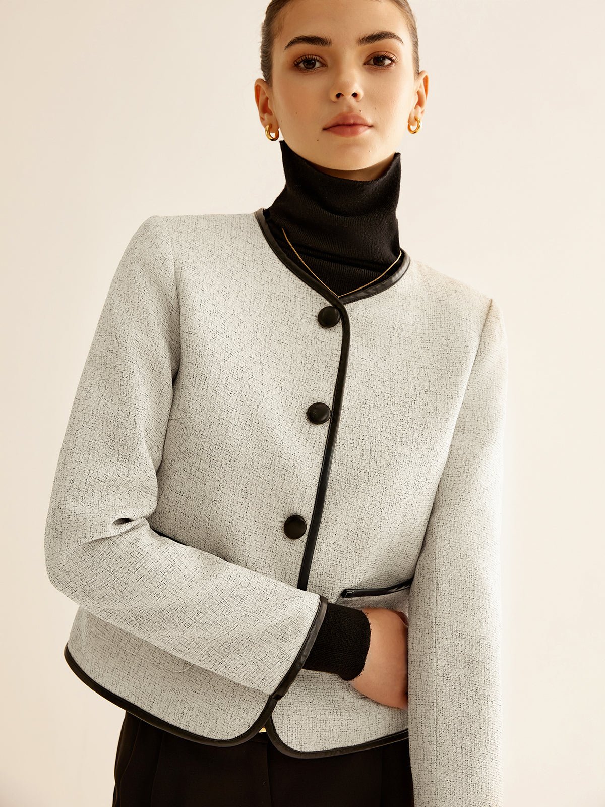 Elegant Contrast Trim Blazer - Image 3