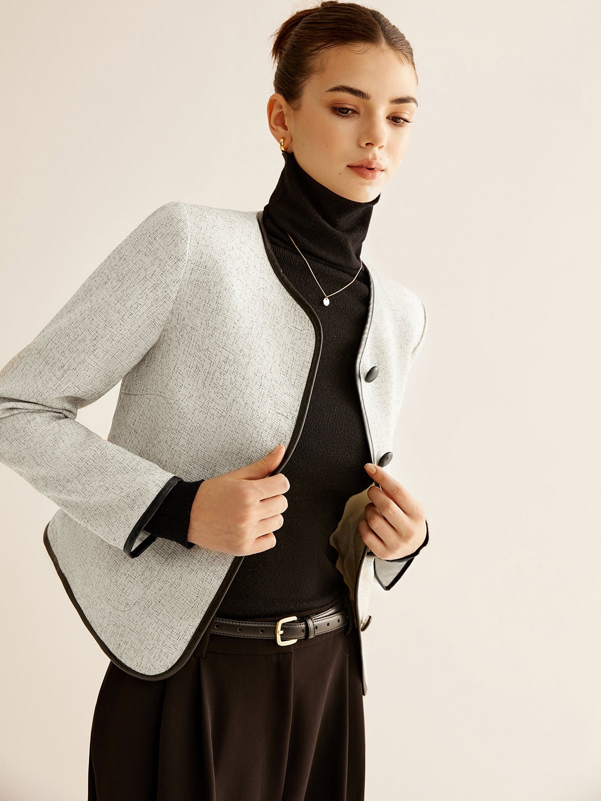 Elegant Contrast Trim Blazer - Image 5